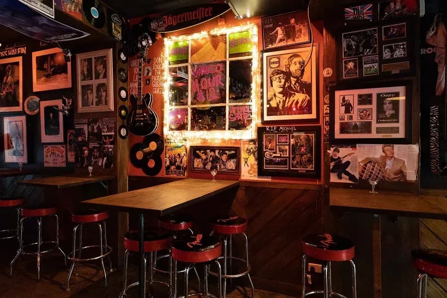 Italian Dinner at a Rock 'n' Roll Bar thumbnail