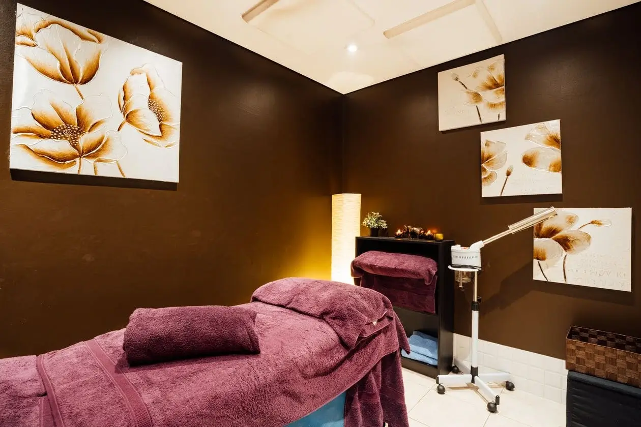 Luxurious Massage and Spa Session thumbnail